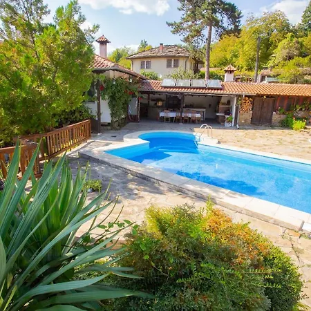 Gæstehus пъстрина 3*