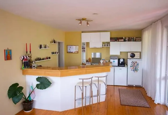 Gæstehus пъстрина 3*