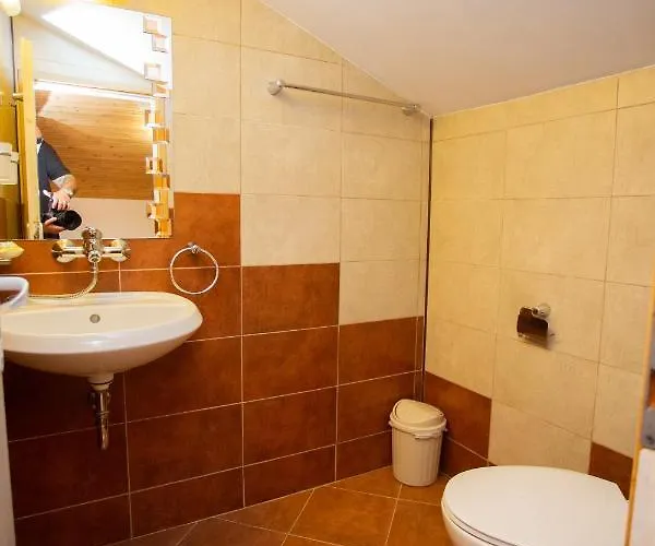 Gæstehus пъстрина 3*